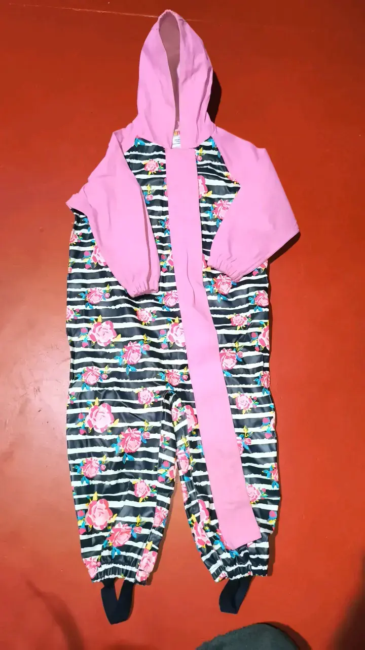 Enterito impermeable infantil con diseño floral - 1