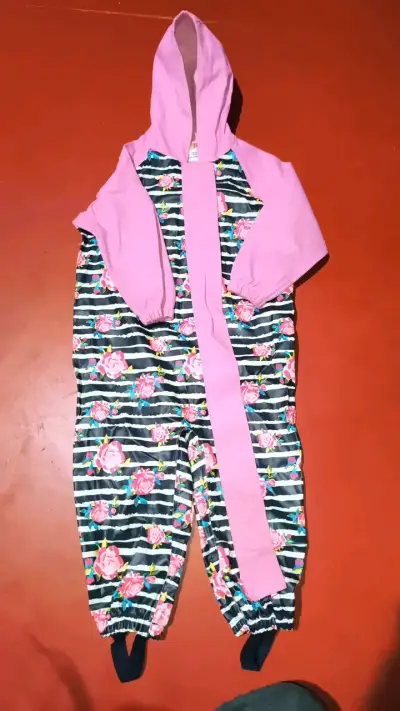 Enterito impermeable infantil con diseño floral - miniatura 1