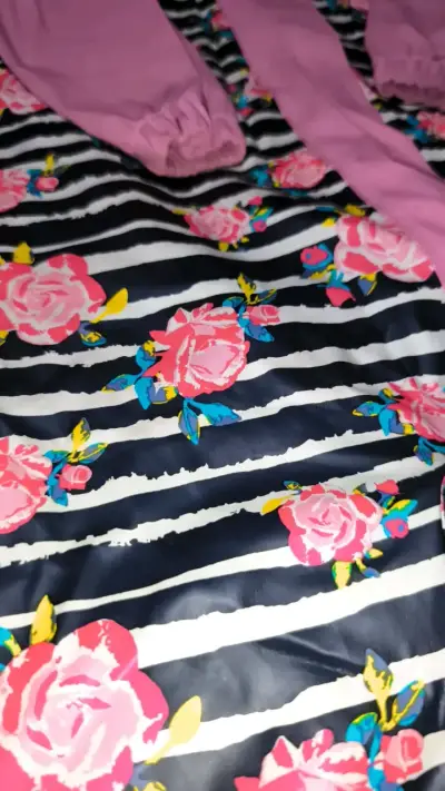 Enterito impermeable infantil con diseño floral - miniatura 2