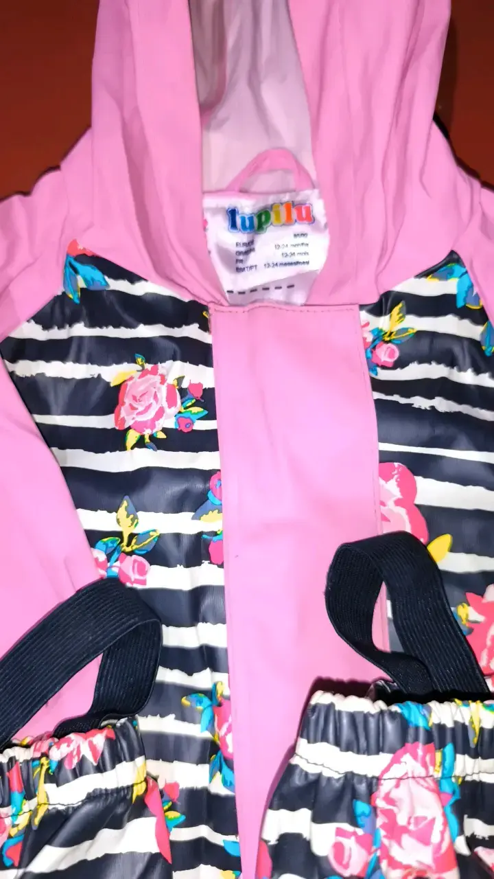 Enterito impermeable infantil con diseño floral - 3
