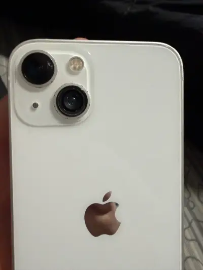 iPhone 13 blanco con 2 cámaras  rotas comversable - miniatura 1