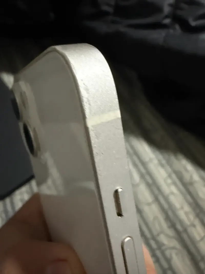iPhone 13 blanco con 2 cámaras  rotas comversable - 2