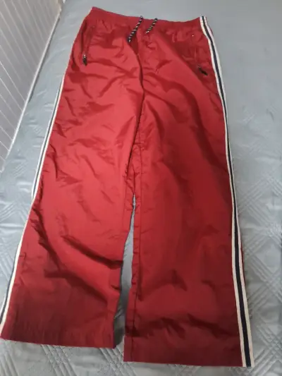 Trackpants deportivos rojos con franjas laterales - miniatura 1