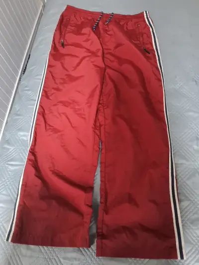 Trackpants deportivos rojos con franjas laterales - miniatura 2