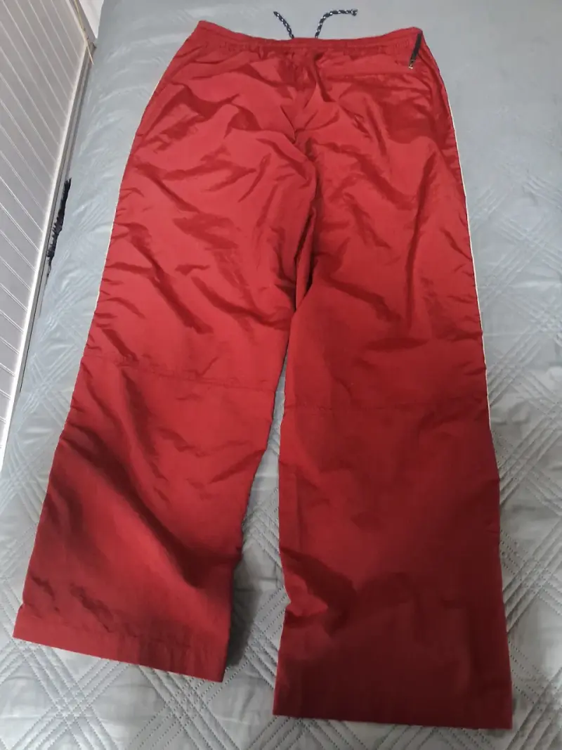 Trackpants deportivos rojos con franjas laterales - 5