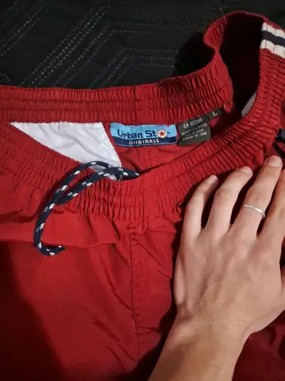 Trackpants deportivos rojos con franjas laterales - miniatura 6