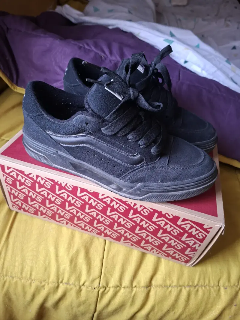 Vans Hylane talla 41 en muy buen estado - 1