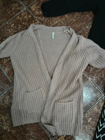 Cardigan de punto beige con bolsillos - miniatura 1
