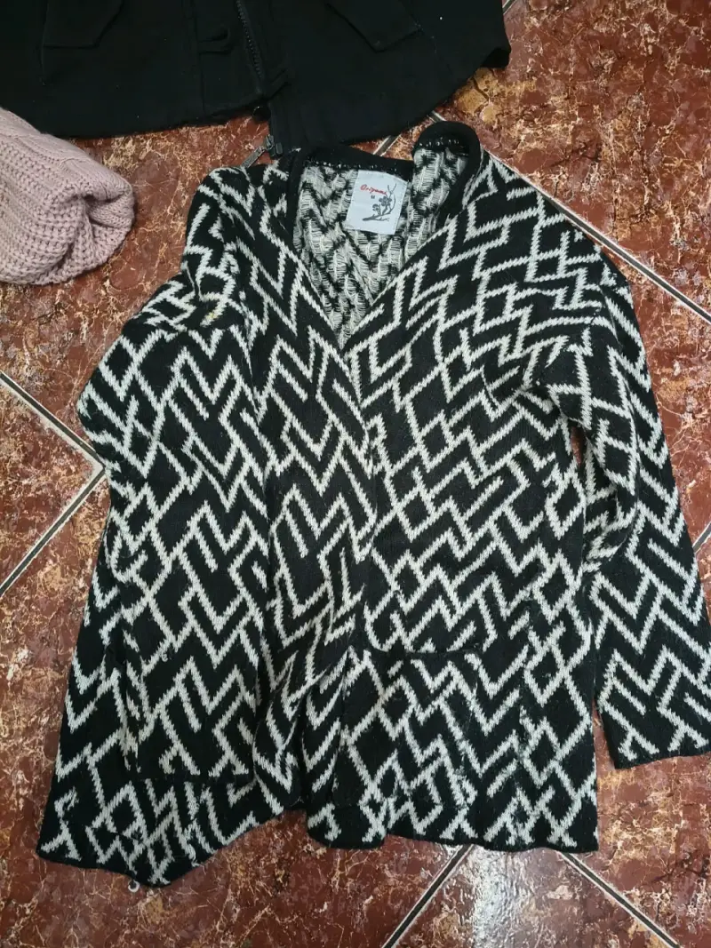 Cardigan de punto beige con bolsillos - 3