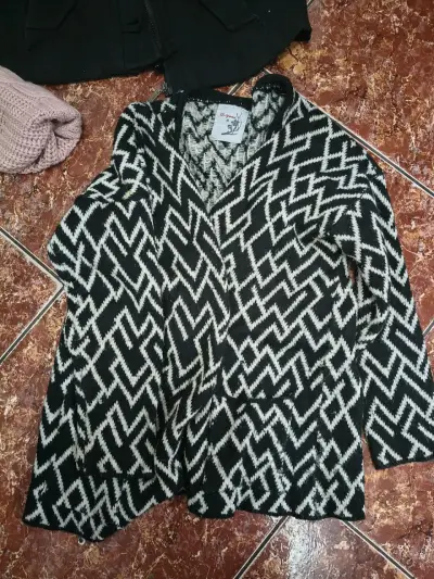 Cardigan de punto beige con bolsillos - miniatura 3