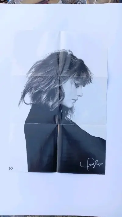 CD 'Reputation' de Taylor Swift con póster - miniatura 5