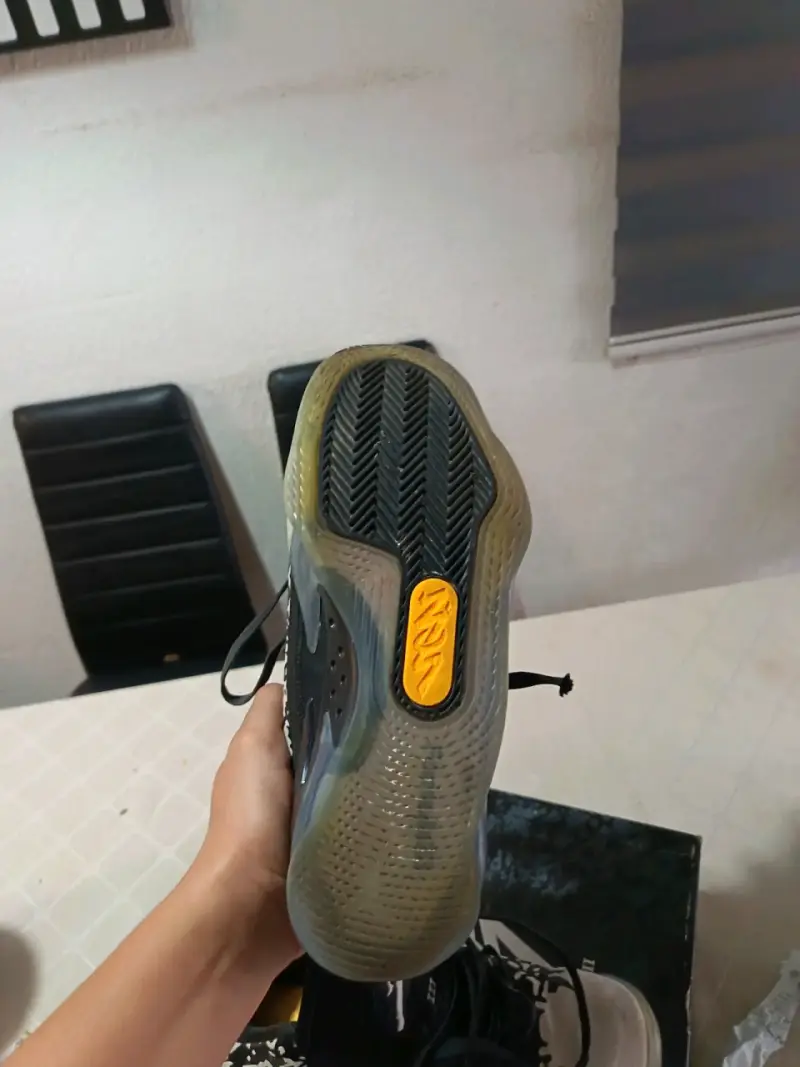 Zapatillas deportivas Jordan negras y blancas - 3