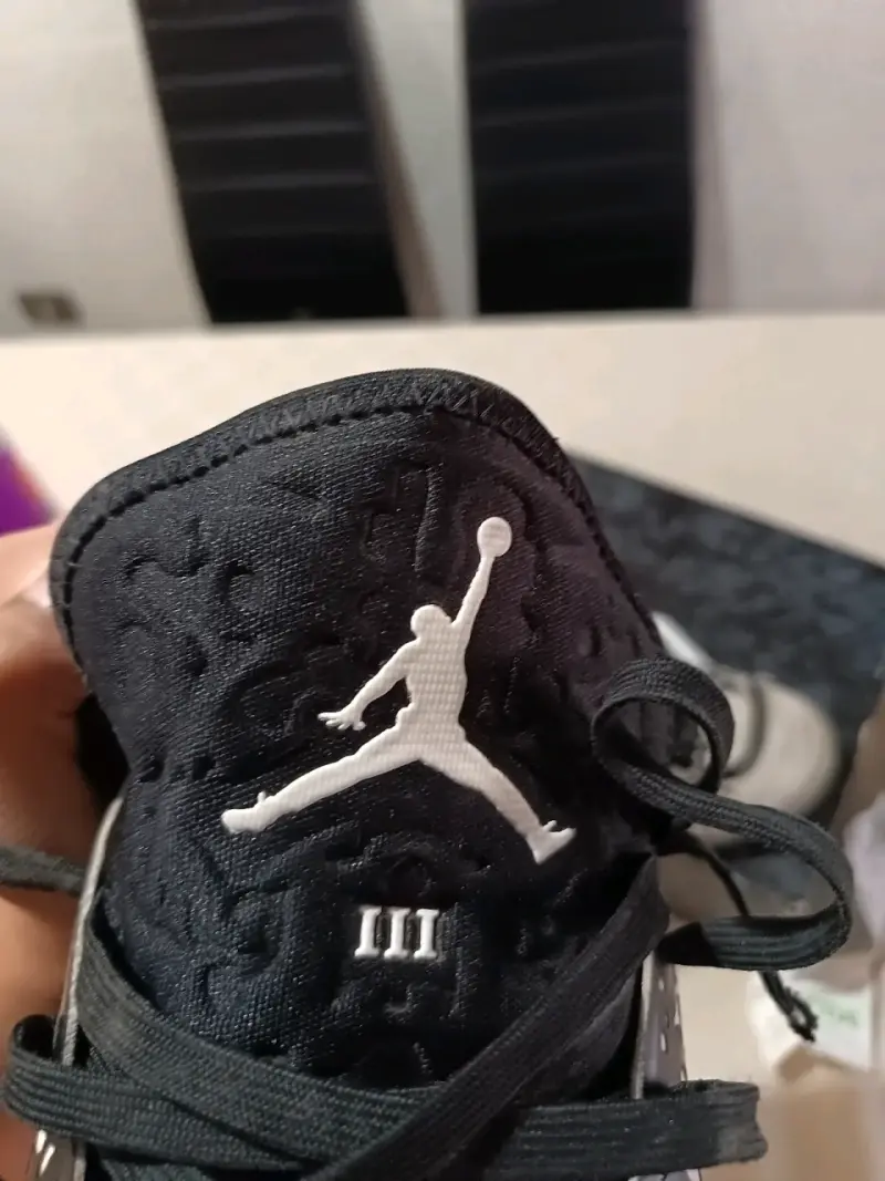 Zapatillas deportivas Jordan negras y blancas - 4