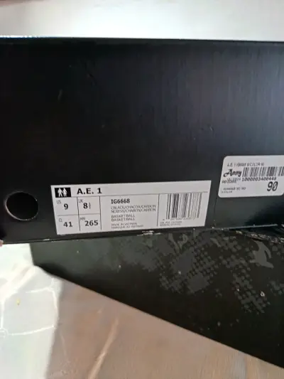 Zapatillas deportivas negras con diseño moderno - miniatura 6