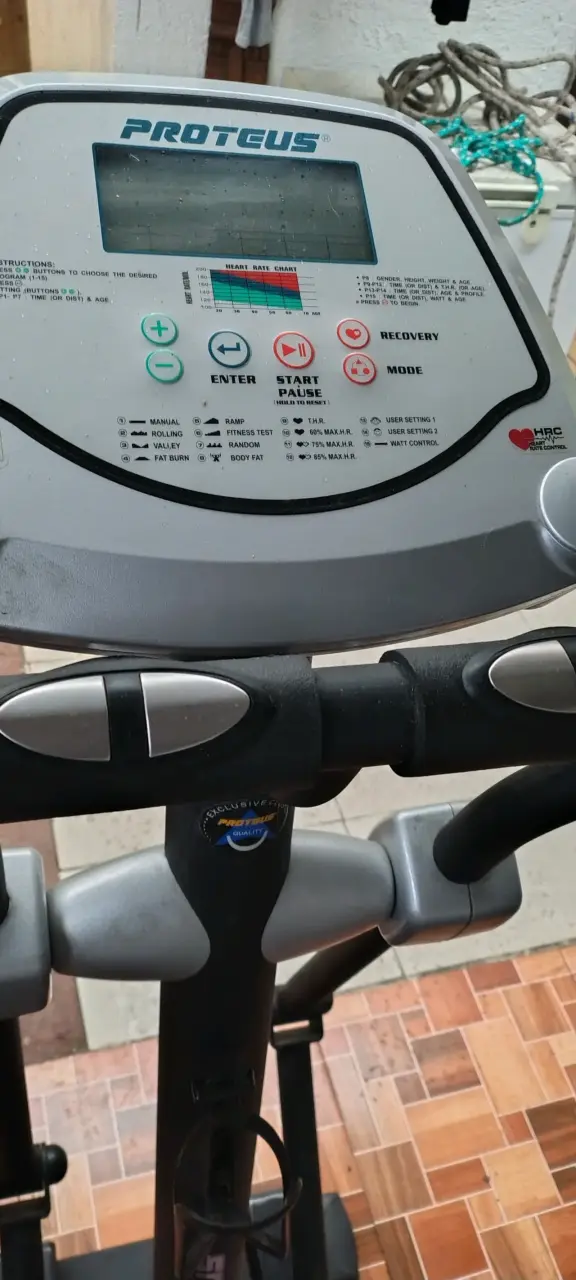 Máquina elíptica Proteus con monitor de ritmo cardíaco - 1