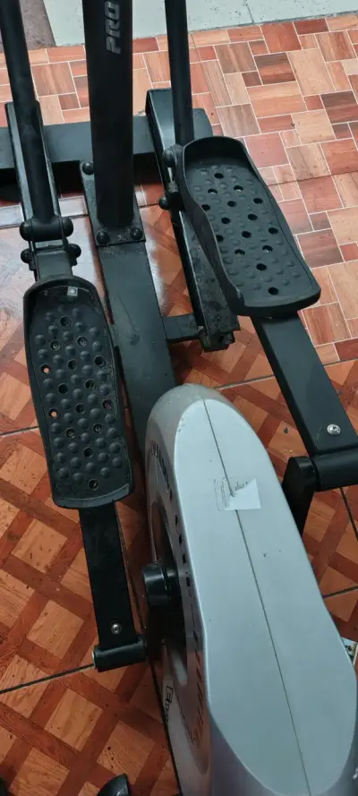 Máquina elíptica Proteus con monitor de ritmo cardíaco - miniatura 2