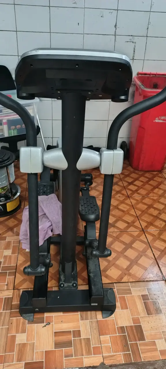 Máquina elíptica Proteus con monitor de ritmo cardíaco - 3