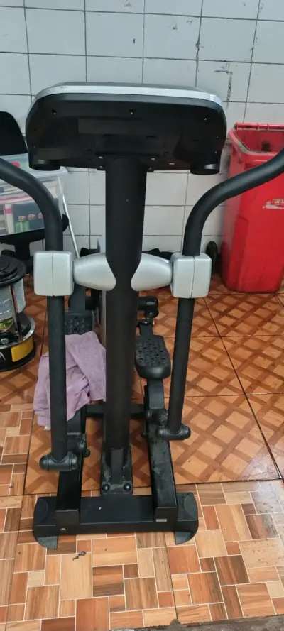 Máquina elíptica Proteus con monitor de ritmo cardíaco - miniatura 3