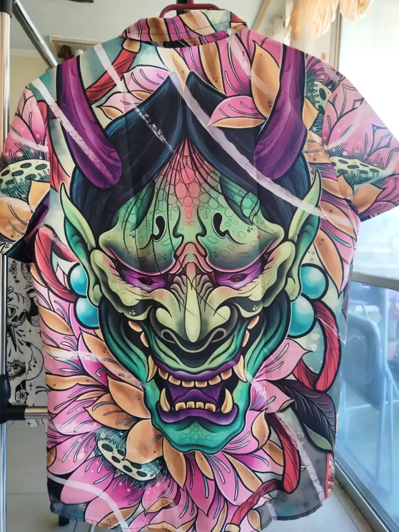 Camisa estampada de calaveras y demonios - 2