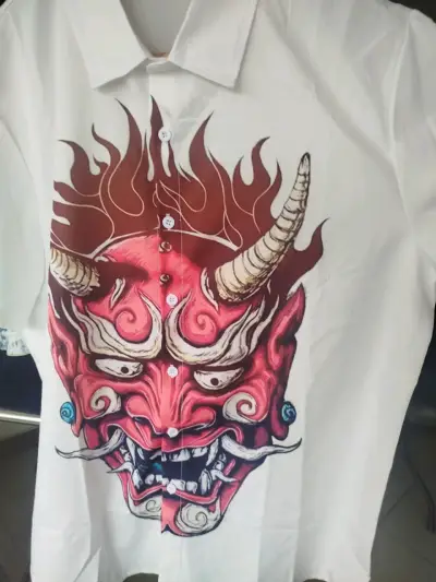 Camisa estampada de calaveras y demonios - miniatura 4