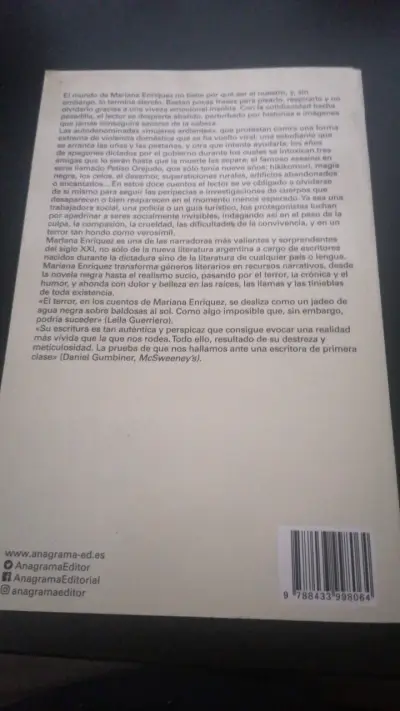 Libro 'Las cosas que perdimos en el fuego' de Mariana Enriquez - miniatura 2