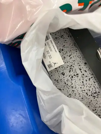Zapatillas Nike Air Jordan Retro Negras y Azules - miniatura 3