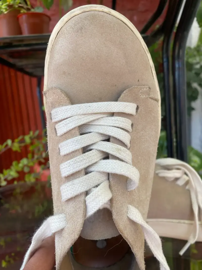 Zapatillas casuales beige con detalles naranjas - 2