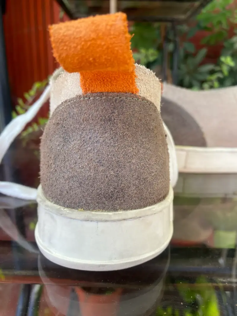 Zapatillas casuales beige con detalles naranjas - 3