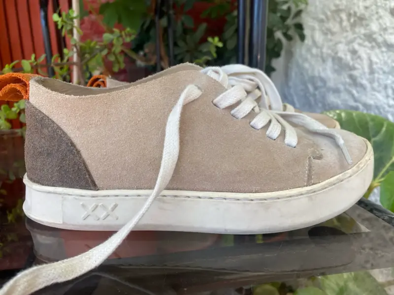Zapatillas casuales beige con detalles naranjas - 6