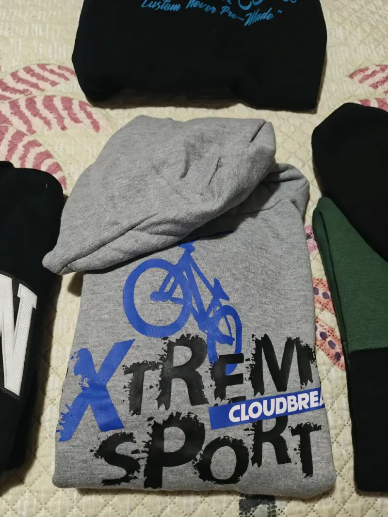 Lote de Polerones con gorro y pantalones de niño - 2