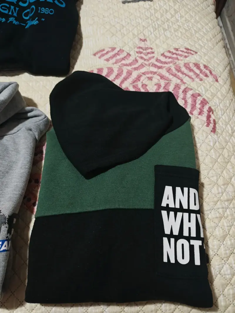 Lote de Polerones con gorro y pantalones de niño - 3