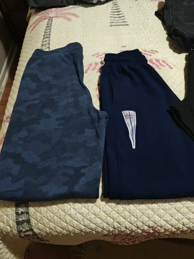 Lote de Polerones con gorro y pantalones de niño - 6