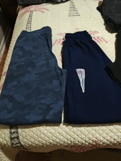 Lote de Polerones con gorro  y pantalones de niño - miniatura 6