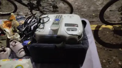 Proyector multimedia con control remoto - miniatura 1