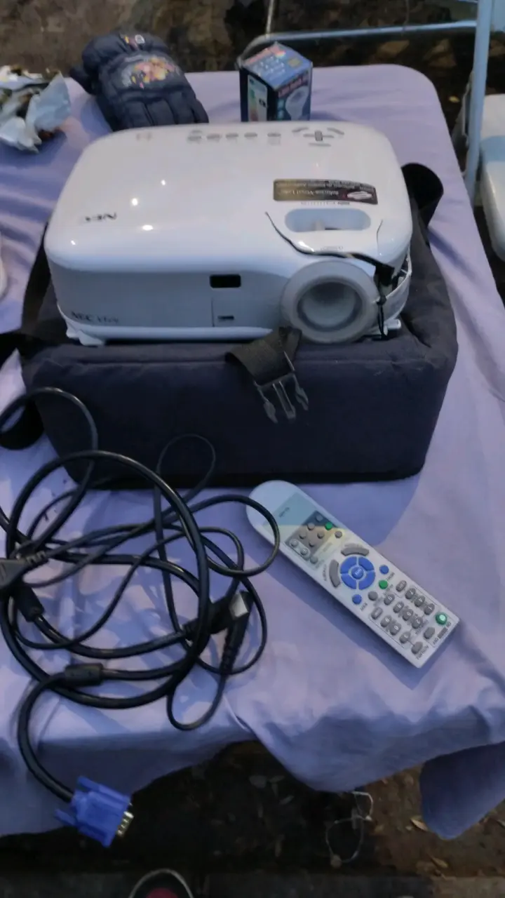 Proyector multimedia con control remoto - 2