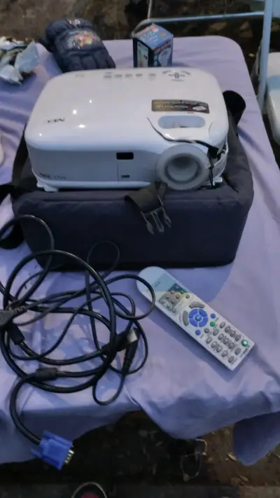 Proyector multimedia con control remoto - miniatura 2