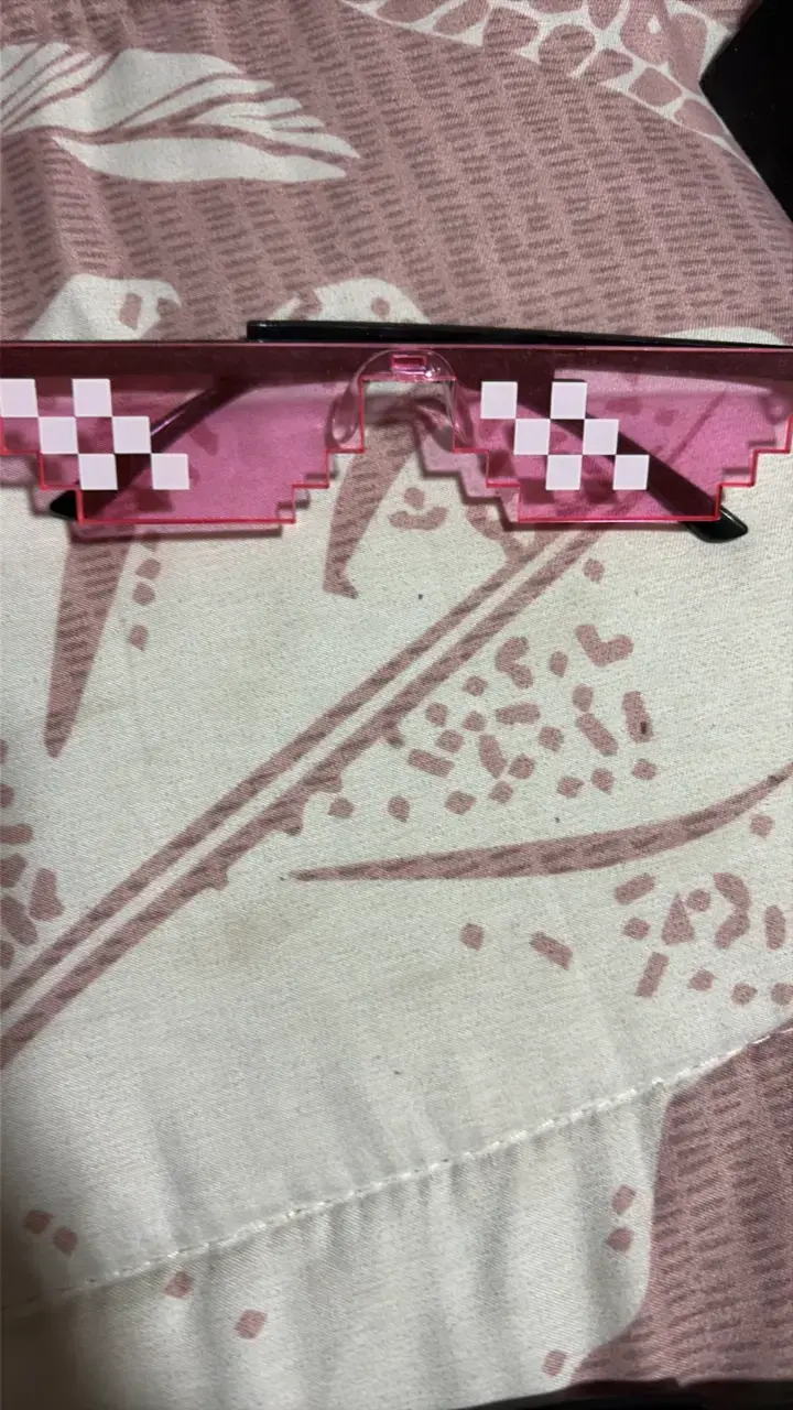 Gafas de sol pixeladas estilo retro en varios colores - 4