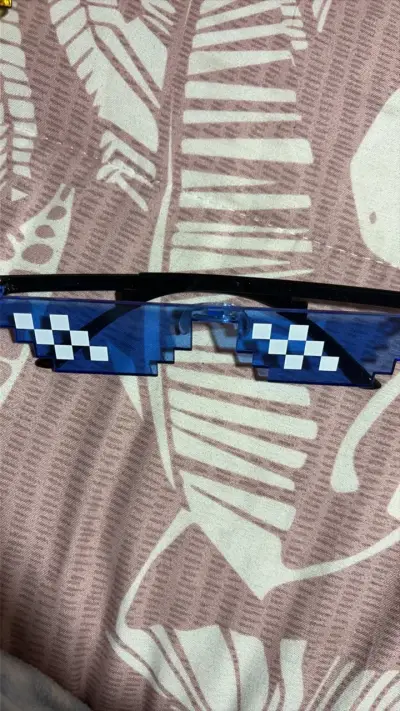 Gafas de sol pixeladas estilo retro en varios colores - miniatura 5