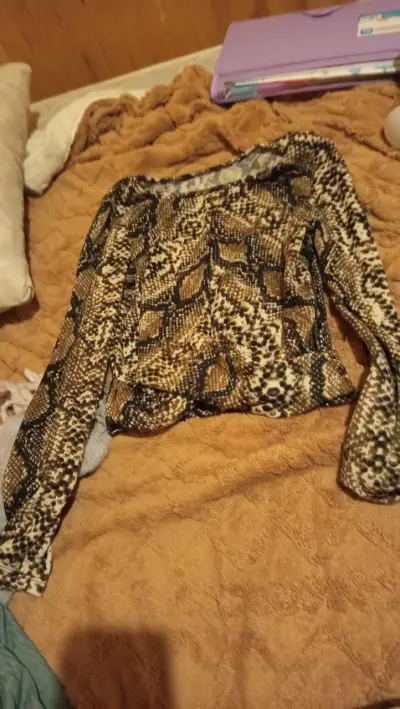 Blusa de mujer estampado serpiente - miniatura 2