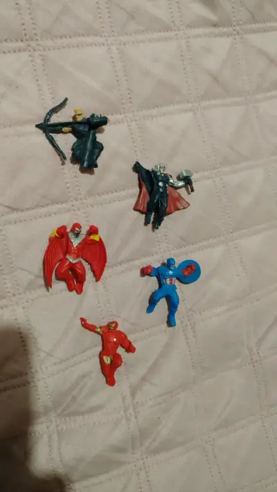 Set Figuras Marvel superhéroes para lapiz. Son 5 - miniatura 5