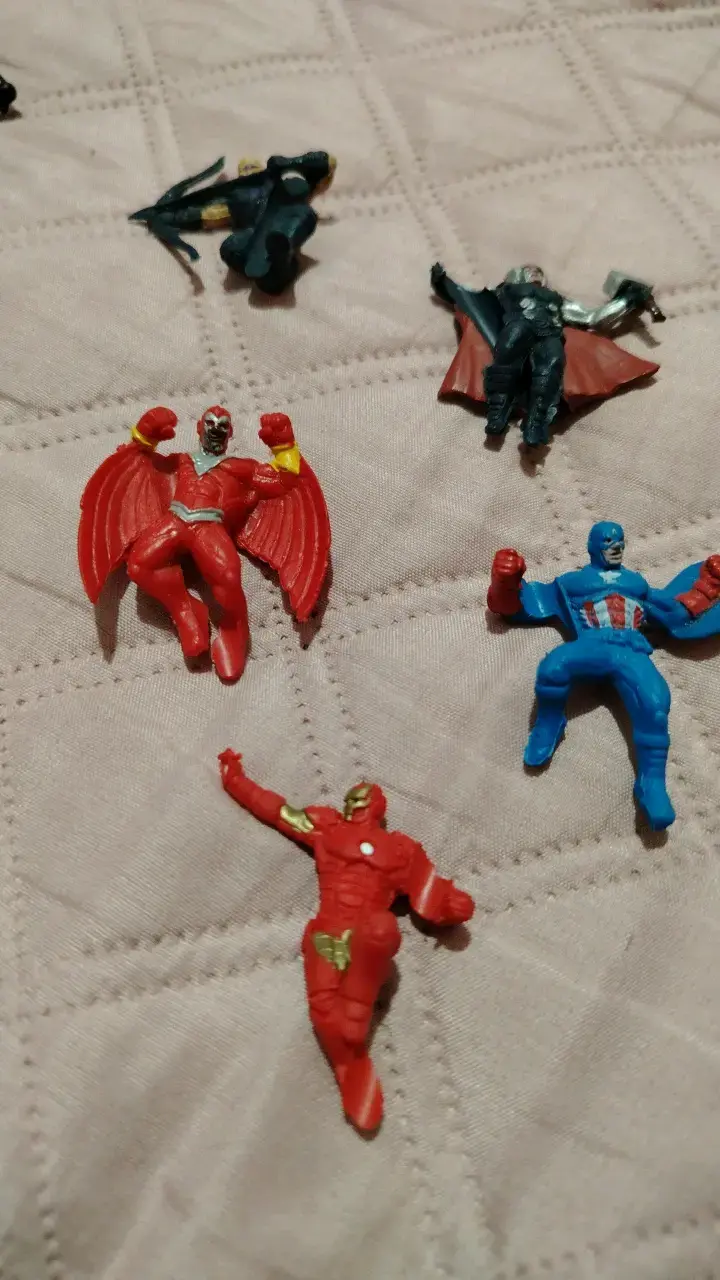 Set Figuras Marvel superhéroes para lapiz. Son 5 - 6