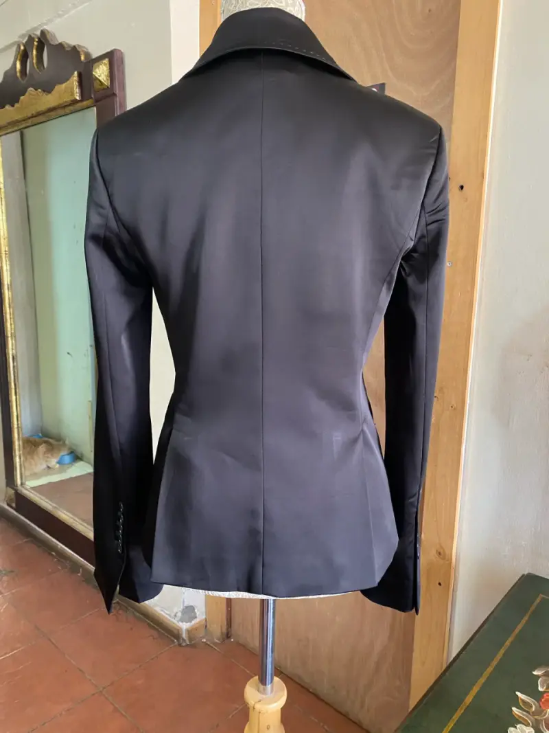 Elegante blazer negro para mujer - 3