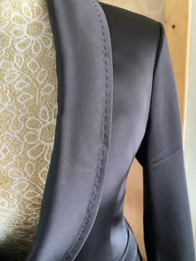 Elegante blazer negro para mujer - miniatura 5