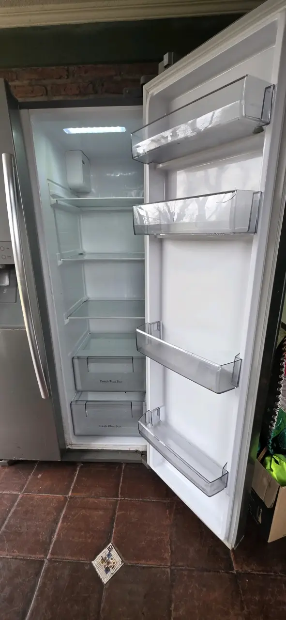 Refrigerador side by side con dispensador de agua y hielo - 2