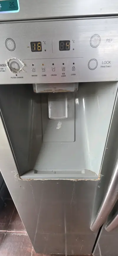 Refrigerador side by side con dispensador de agua y hielo - miniatura 4