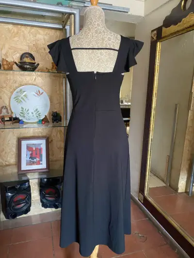 Vestido negro para mujer - miniatura 2