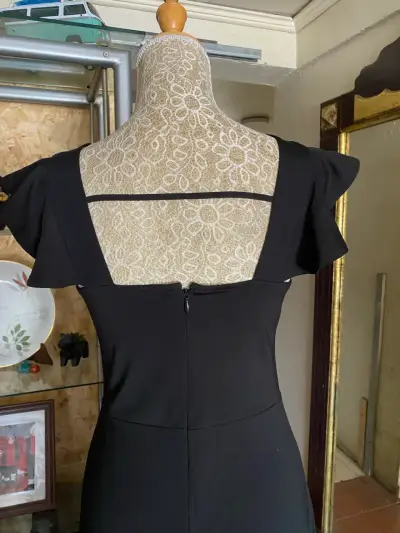 Vestido negro para mujer - miniatura 3