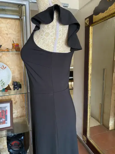 Vestido negro para mujer - miniatura 4
