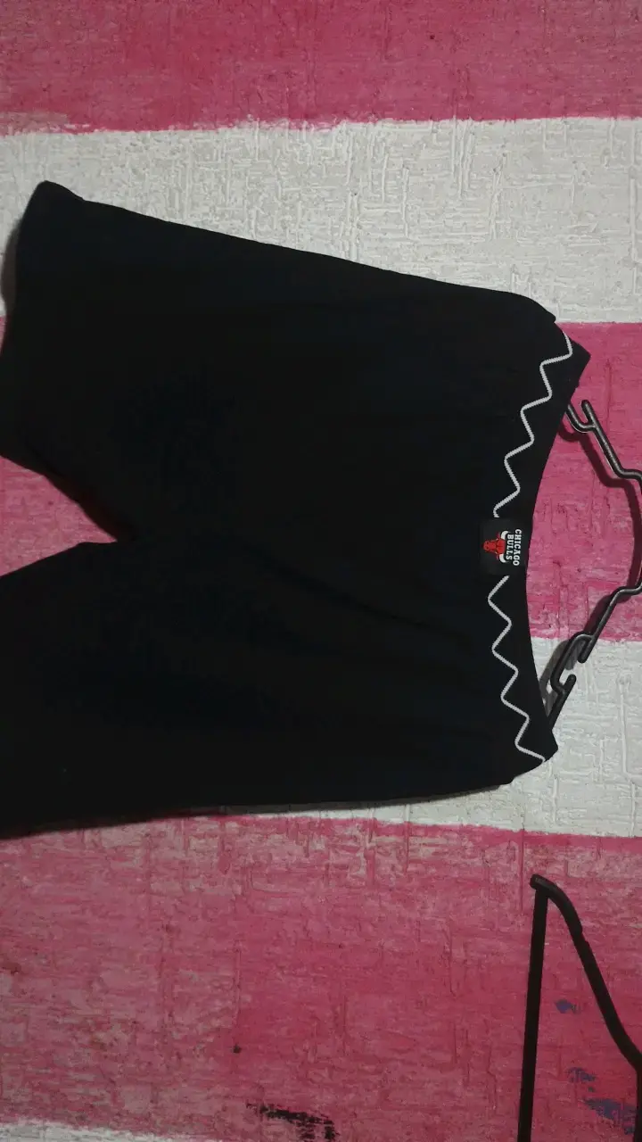 Shorts deportivos negros con diseño de gato - 2