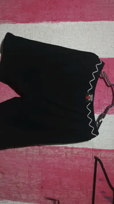 Shorts deportivos negros con diseño de gato - miniatura 2